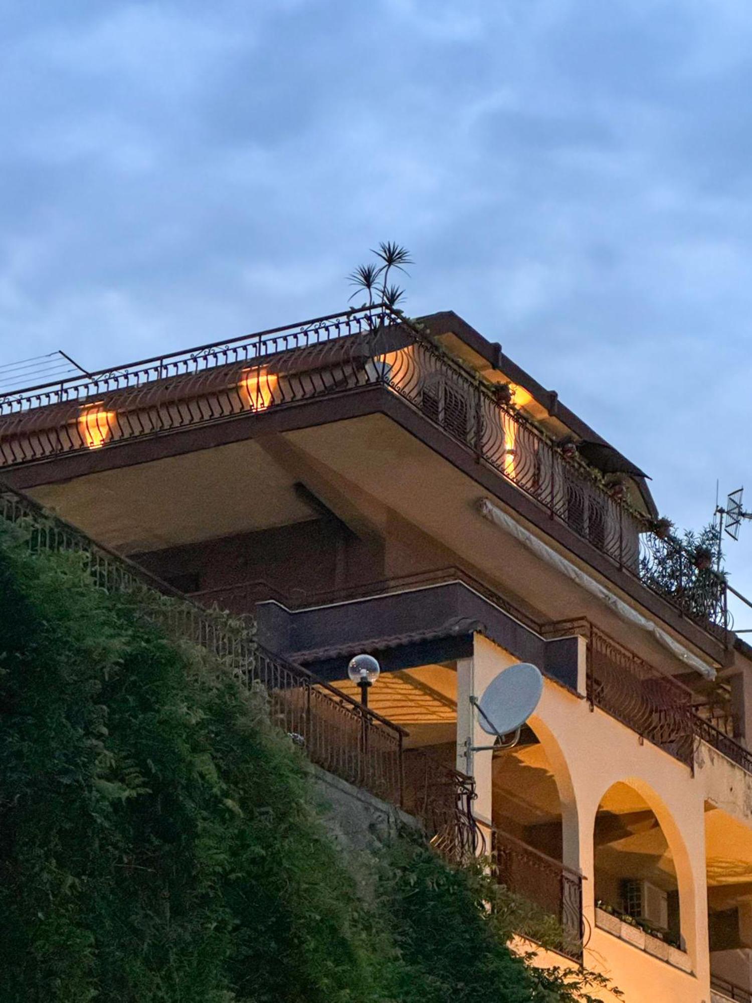 Ferienwohnung La Goccia Sul Mare Letojanni Exterior foto
